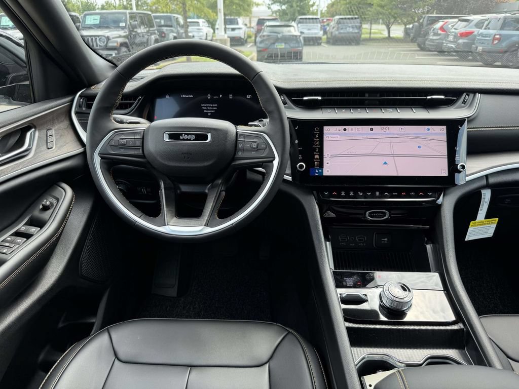 New 2026 Jeep Grand Cherokee Limited AWD/4WD image 18