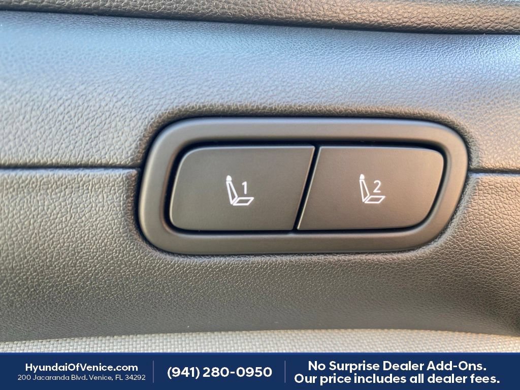 Certified 2025 Hyundai Santa Cruz Limited AWD/4WD image 9