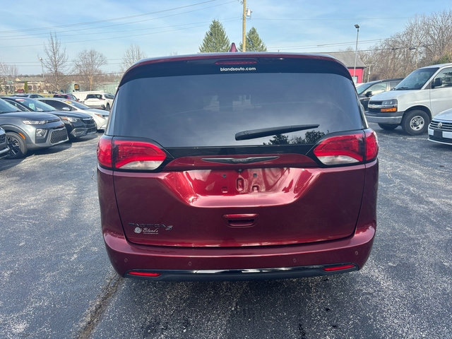 Used 2020 Chrysler Pacifica Touring w/ Advanced Safetytec Group image 7