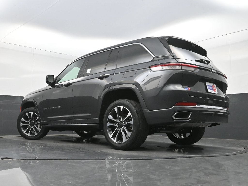 Used 2022 Jeep Grand Cherokee Overland w/ Luxury Tech Group IV RWD image 37