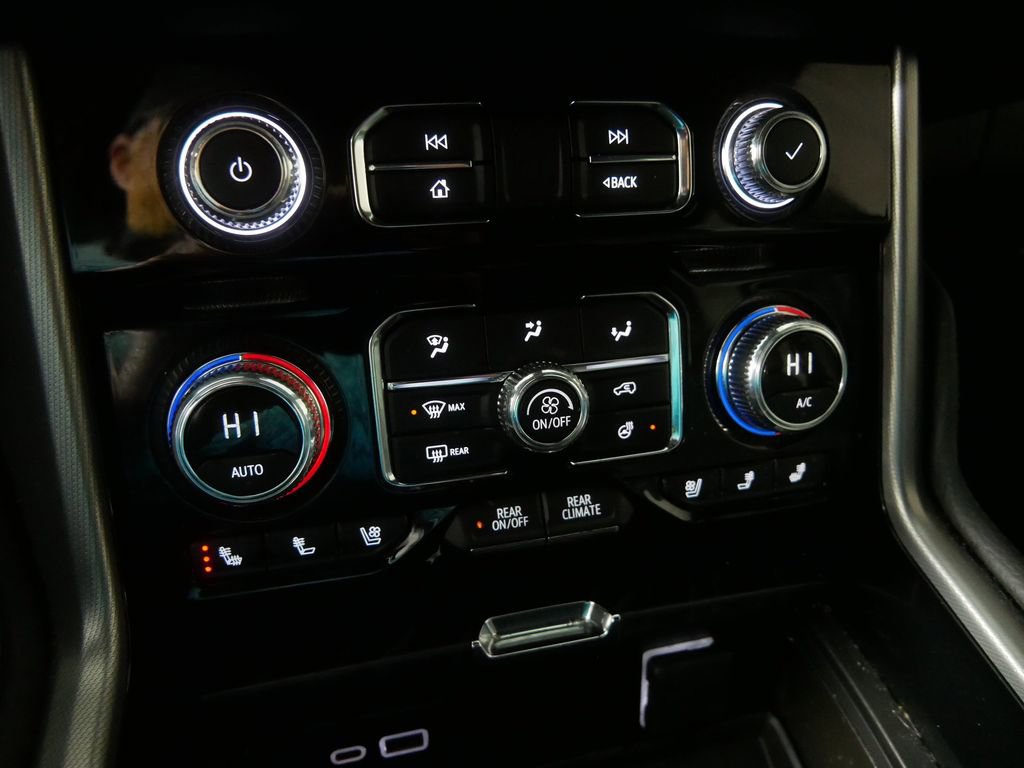 Used 2024 GMC Yukon Denali w/ Advanced Technology Package AWD/4WD image 30