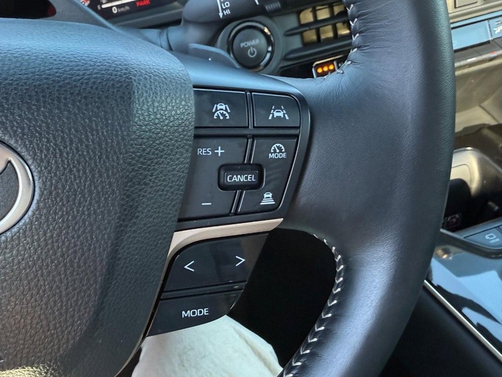 Certified 2025 Toyota Crown Platinum image 21