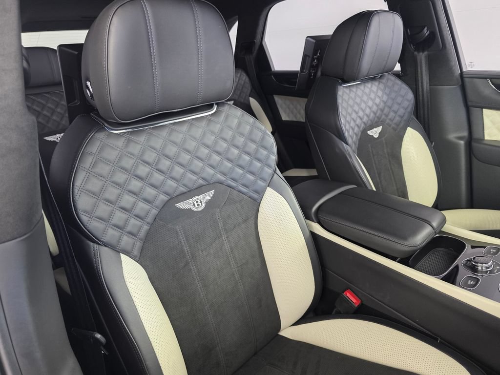 Used 2022 Bentley Bentayga AWD/4WD image 31