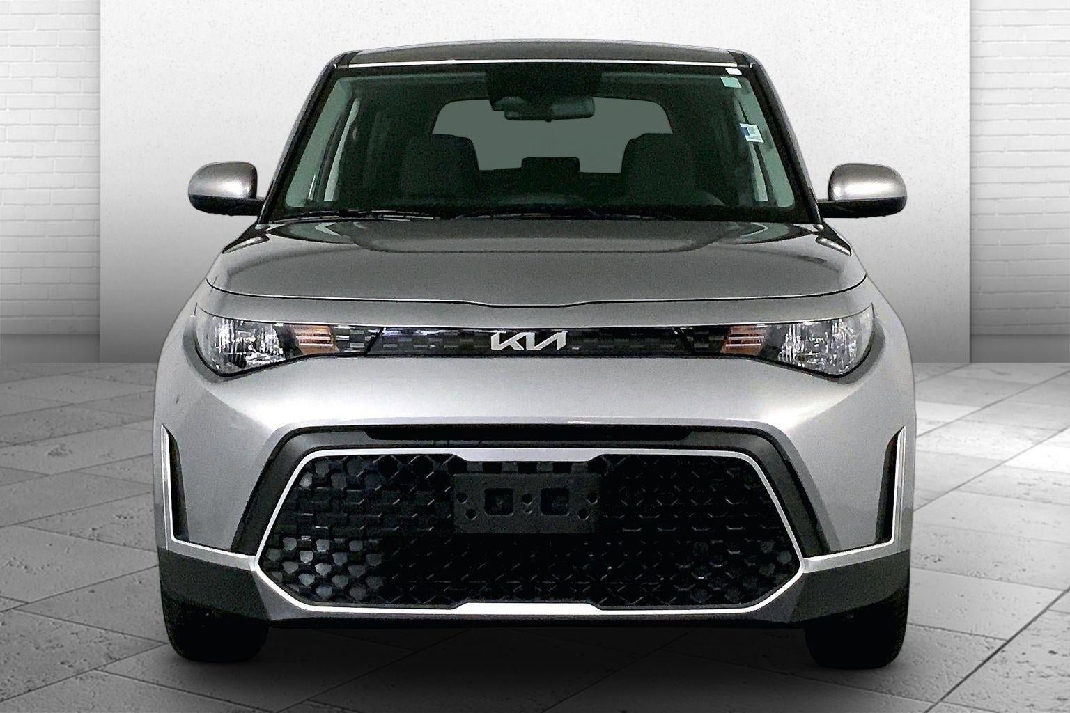 Certified 2025 Kia Soul LX w/ LX Technology Package FWD image 2