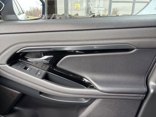 Used 2022 Land Rover Range Rover Evoque R-Dynamic SE image 22