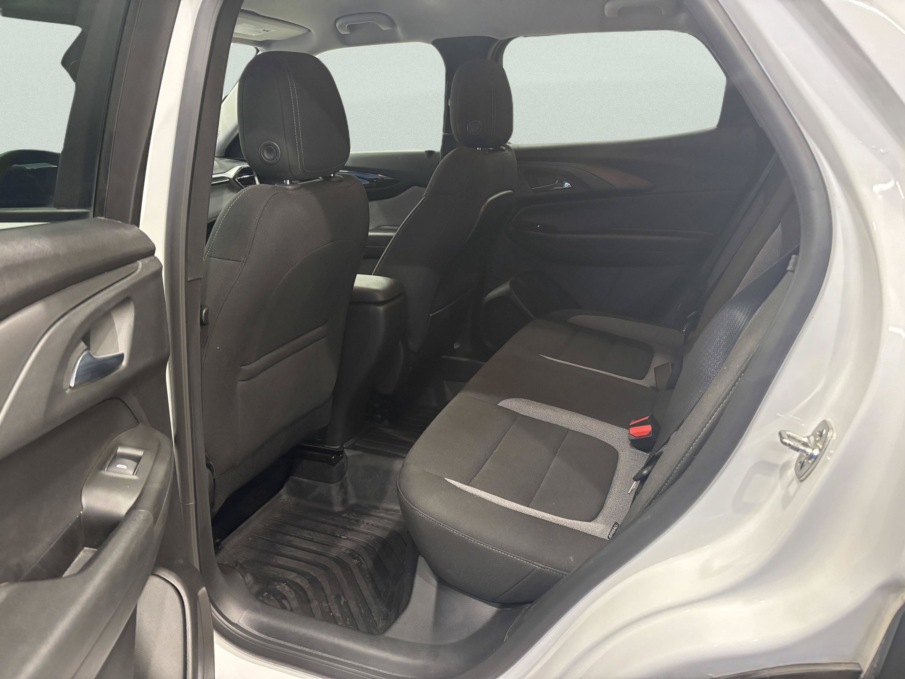 Used 2025 Chevrolet TrailBlazer LT w/ LT Cold Weather Package AWD/4WD image 12