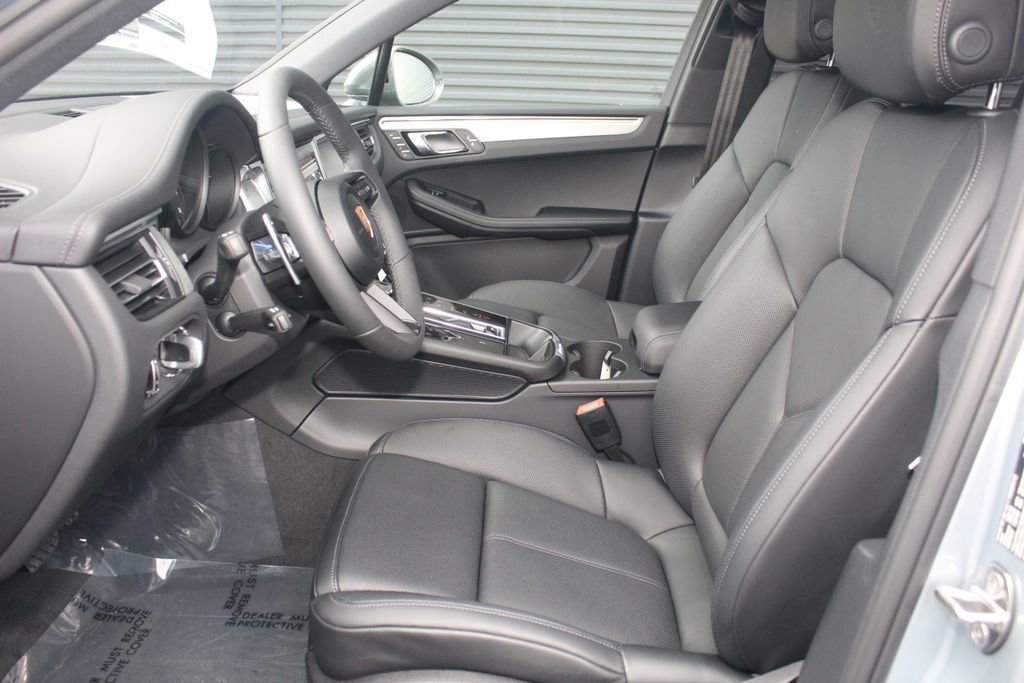 New 2026 Porsche Macan Turbo AWD/4WD image 5