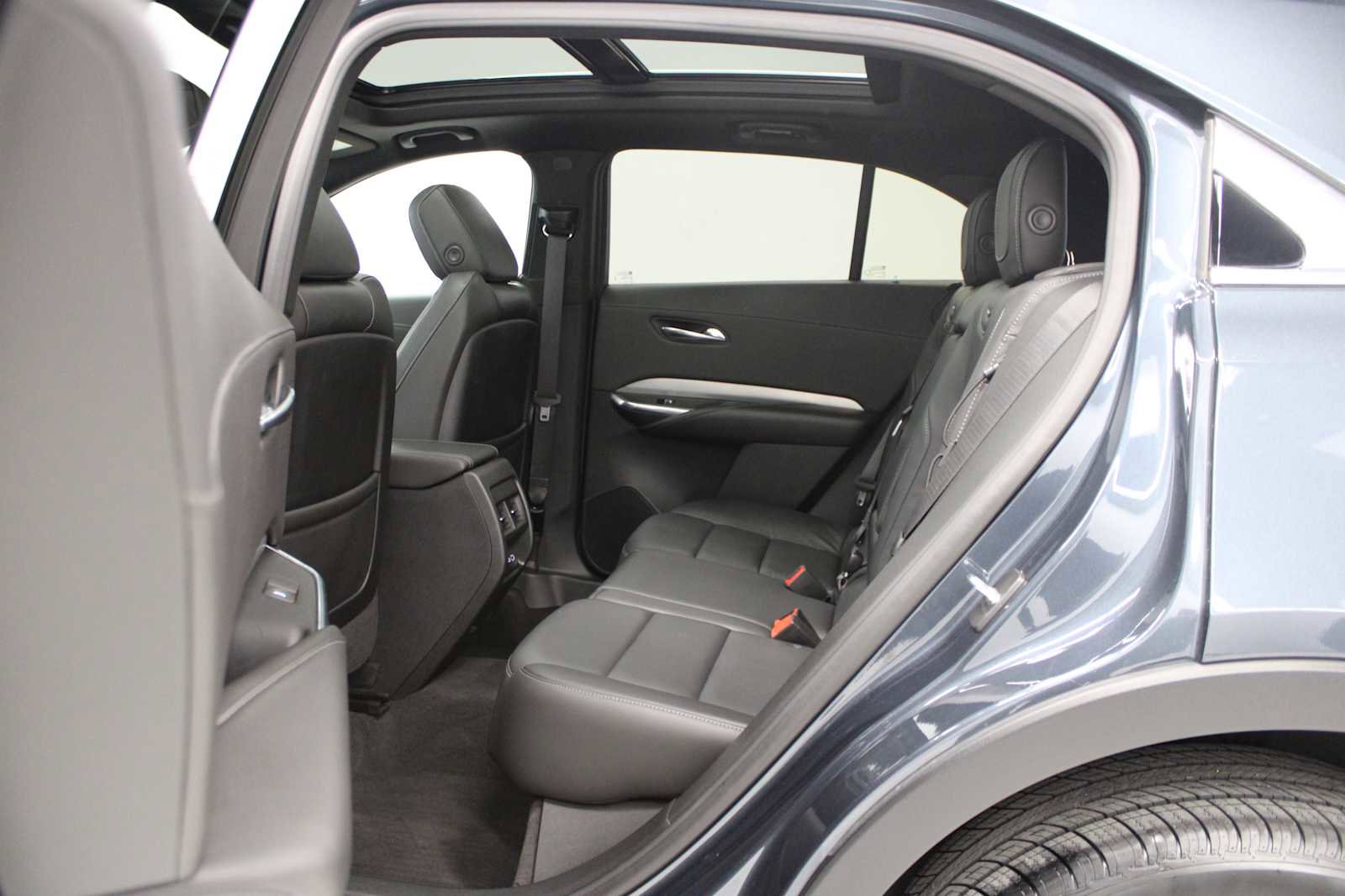 Used 2020 Cadillac XT4 Premium Luxury w/ Cold Weather Package image 36