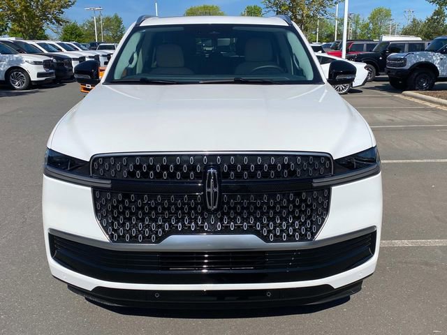 New 2026 Lincoln Navigator L Reserve AWD/4WD image 2