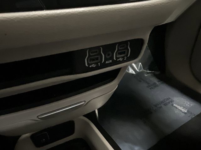 Used 2024 Chrysler Pacifica Touring-L FWD image 27