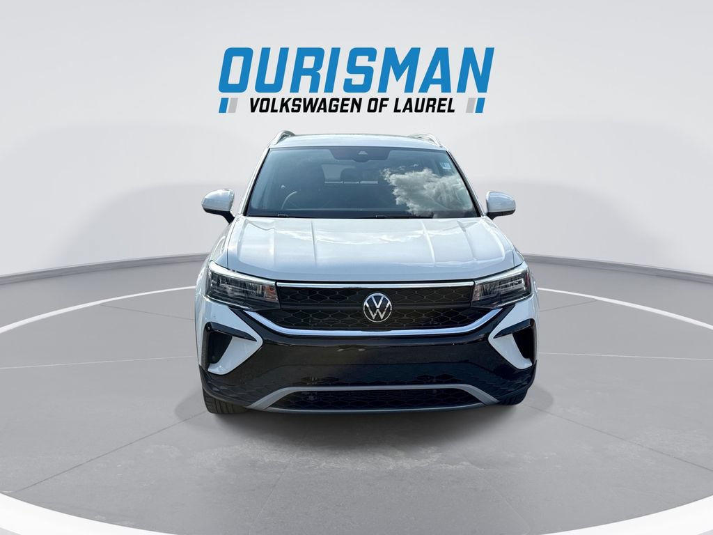 Used 2023 Volkswagen Taos SE FWD image 3