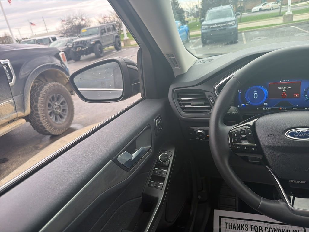 Used 2022 Ford Escape Titanium image 6