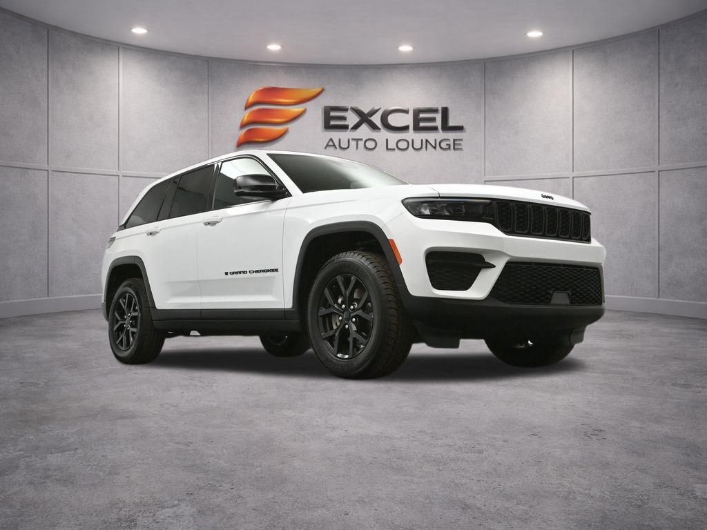 Used 2025 Jeep Grand Cherokee Altitude AWD/4WD image 47
