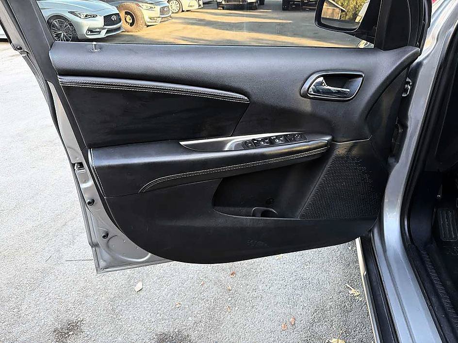 Used 2020 Dodge Journey Crossroad FWD image 21