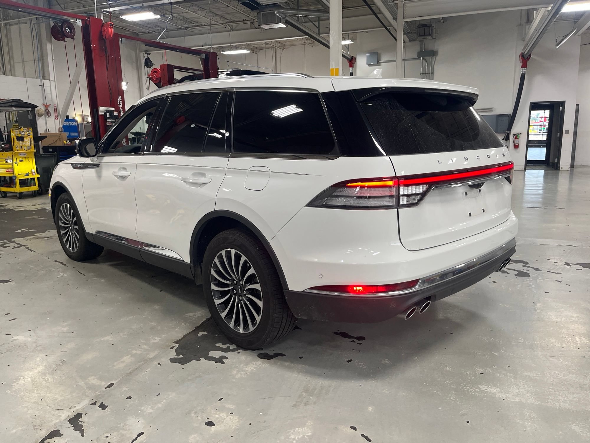 Used 2023 Lincoln Aviator Reserve w/ Equipment Group 201A AWD/4WD image 3