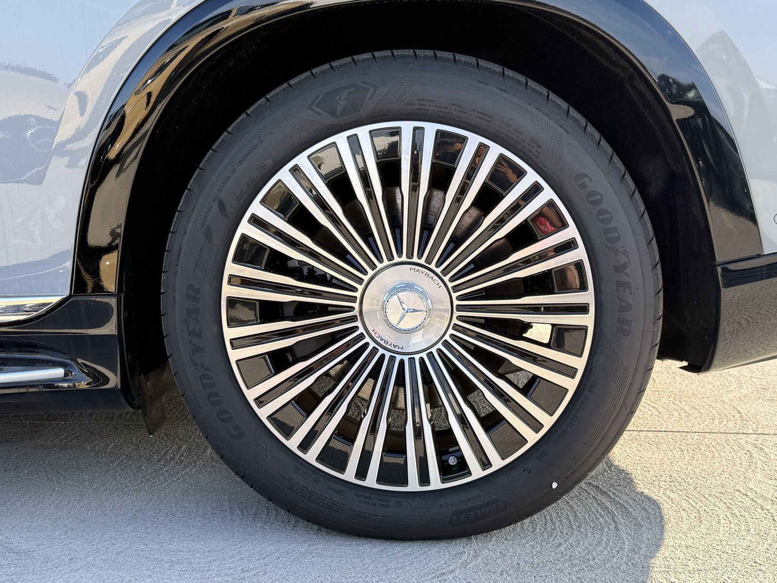 New 2025 Mercedes-Benz Maybach EQS 680 4MATIC image 12