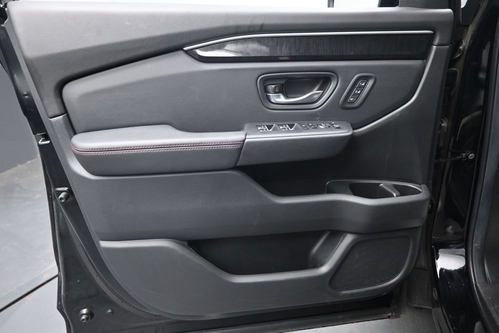 Used 2025 Honda Pilot Black Edition image 25