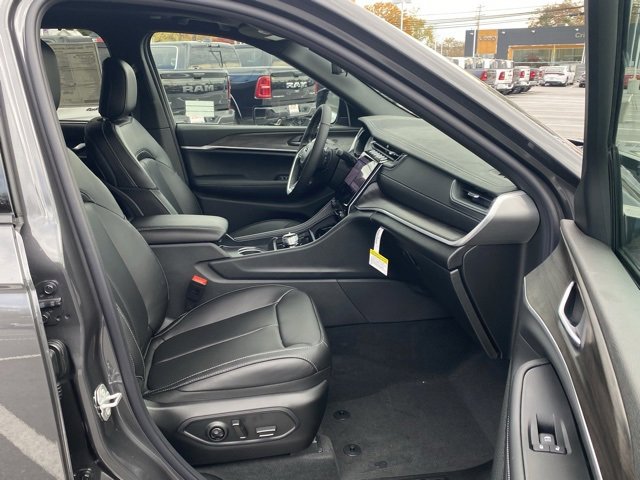 New 2025 Jeep Grand Cherokee Limited image 52