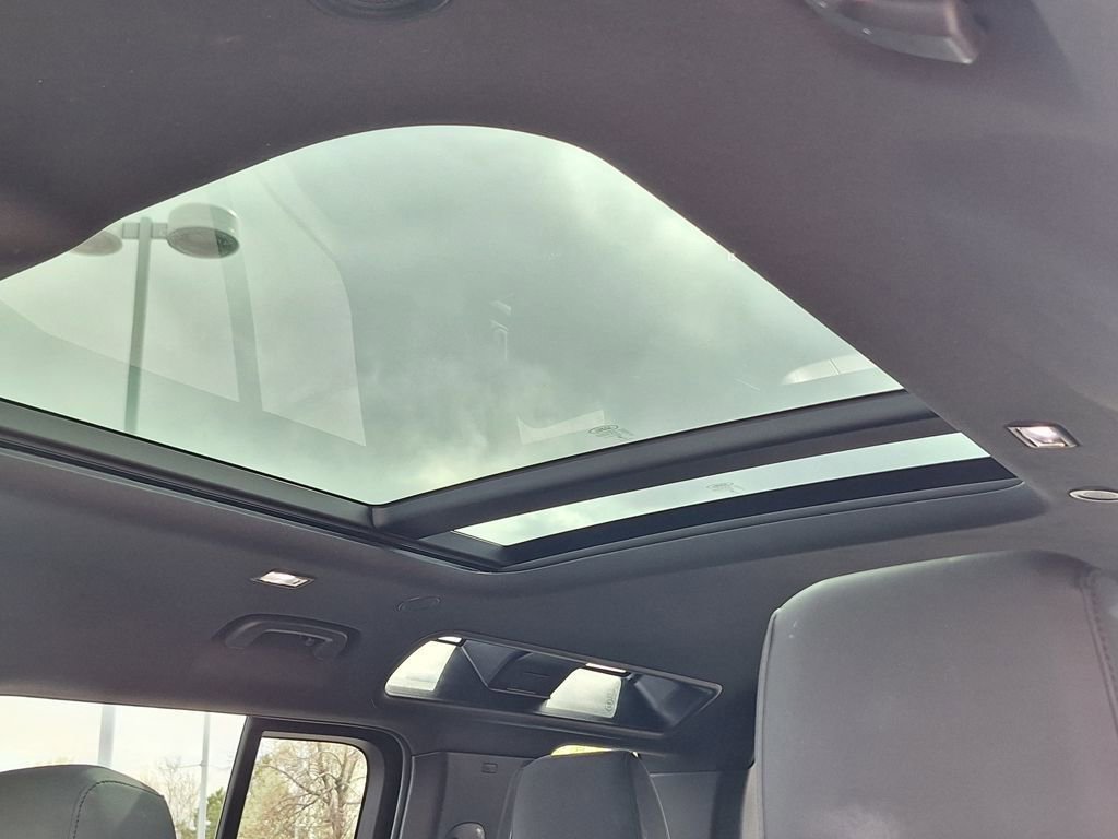 Used 2025 Land Rover Defender 110 S AWD/4WD image 29