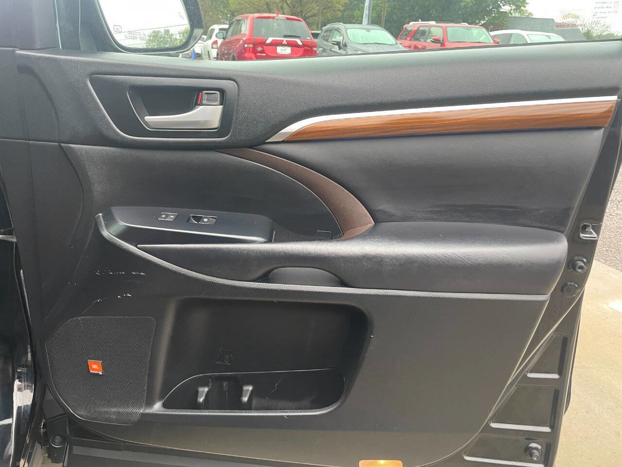 Used 2018 Toyota Highlander Limited image 13