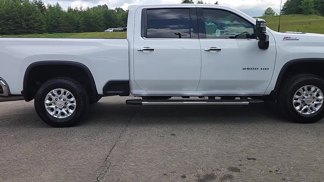 Used 2024 Chevrolet Silverado 2500 LTZ w/ LTZ Convenience Package AWD/4WD image 7