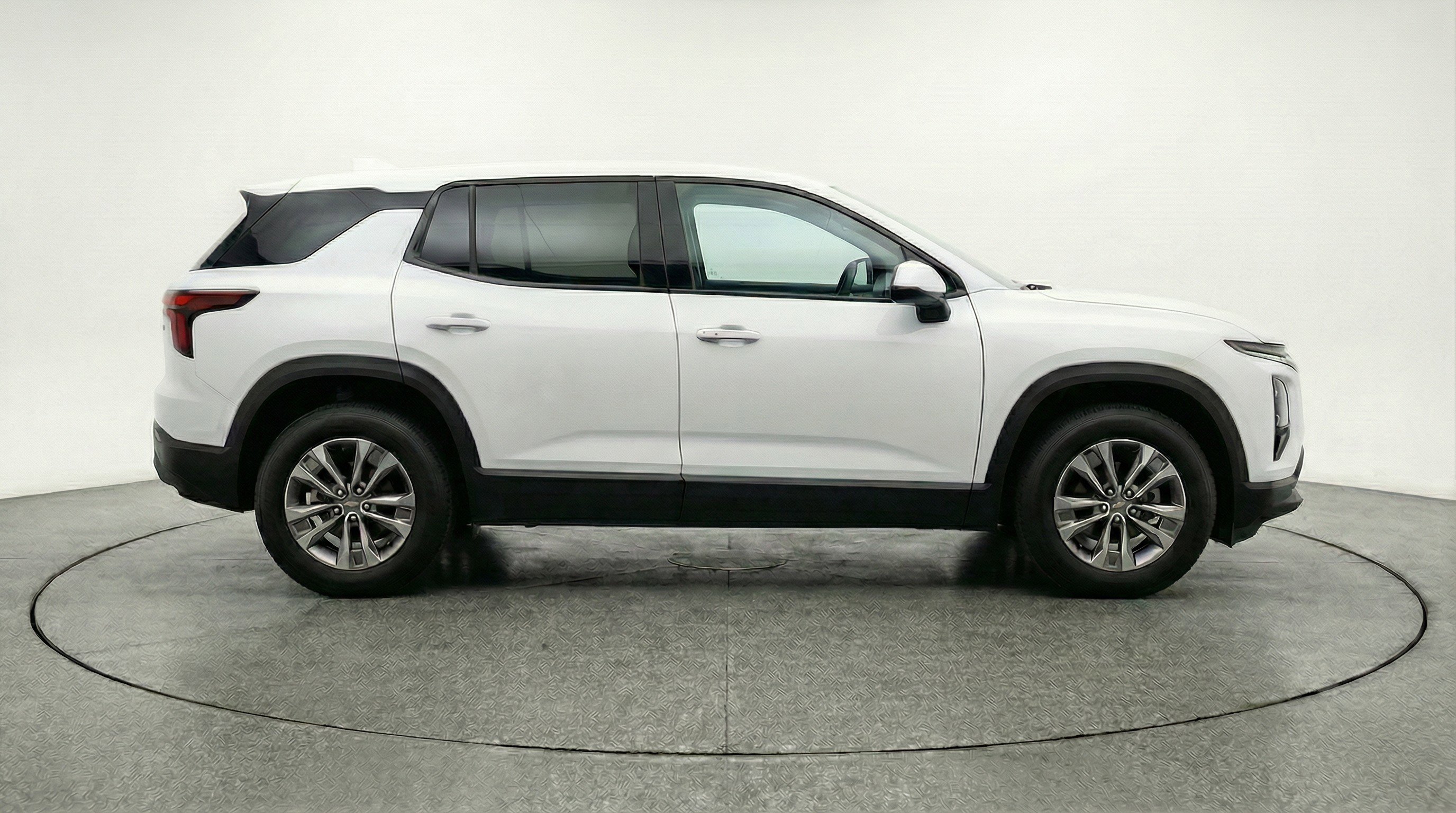 Used 2025 Chevrolet Equinox LT FWD image 11