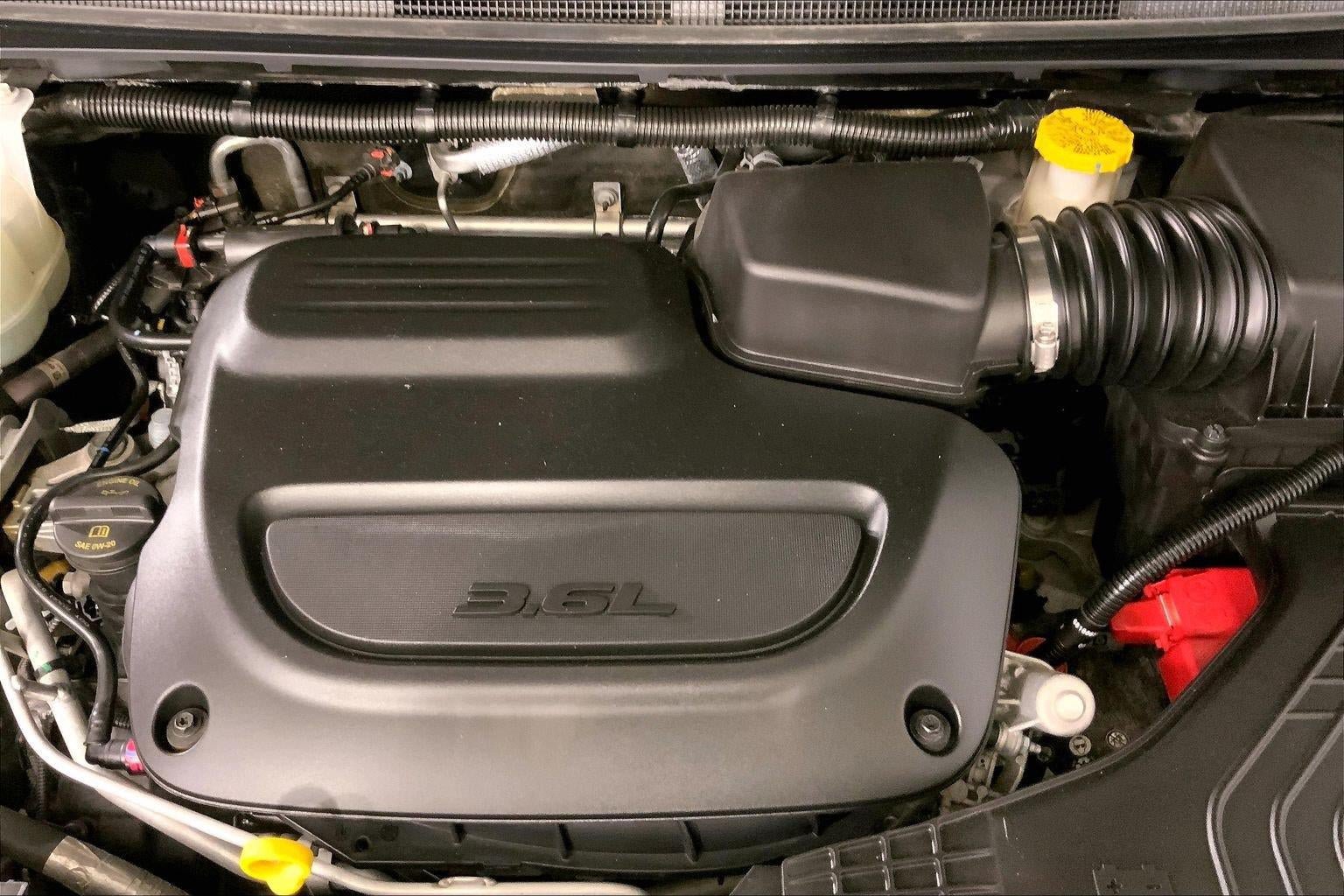 Used 2024 Chrysler Pacifica Touring-L FWD image 10