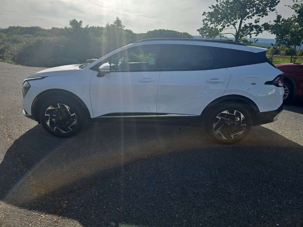 New 2025 Kia Sportage SX image 2