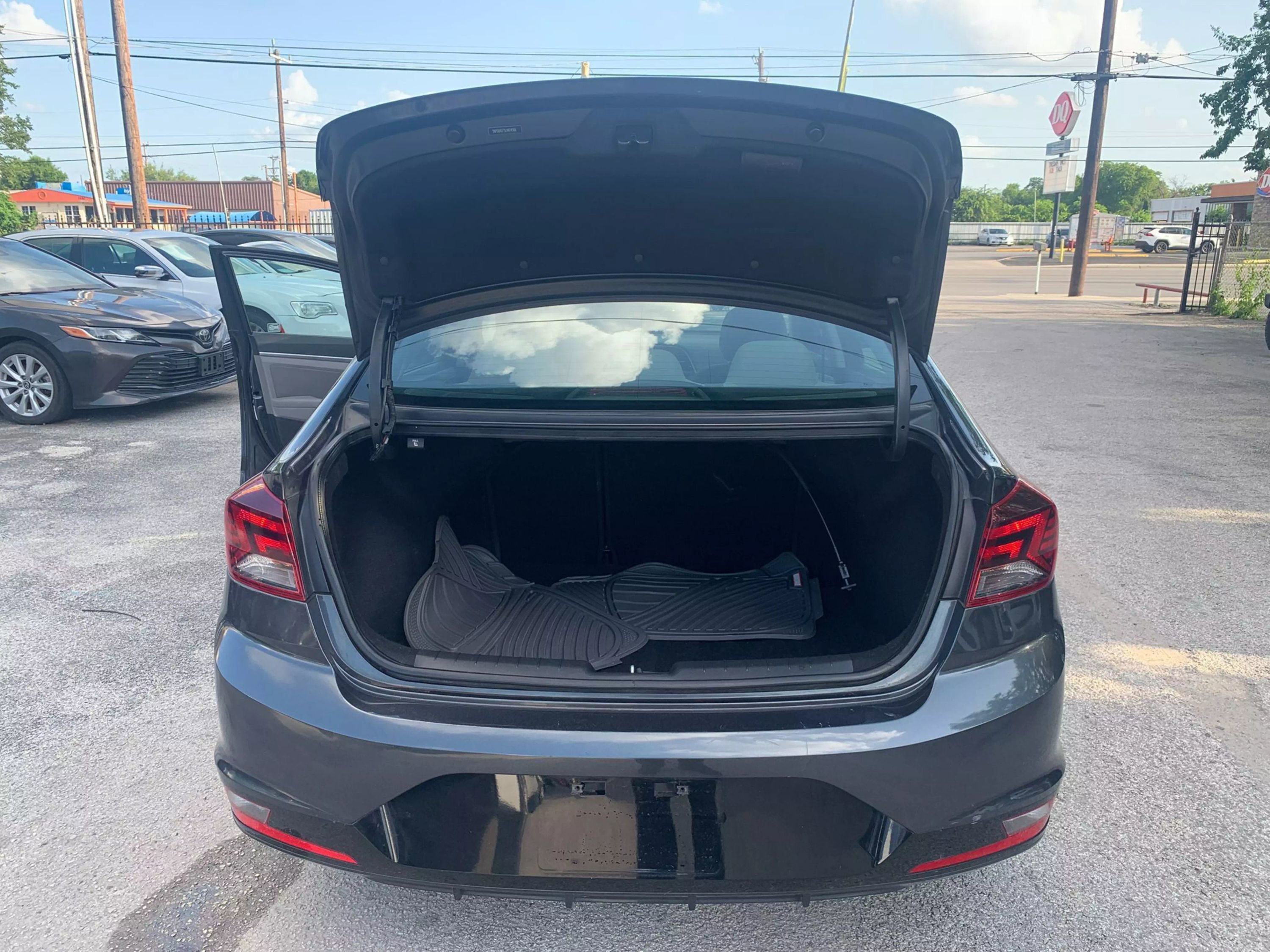 Used 2020 Hyundai Elantra SEL image 10