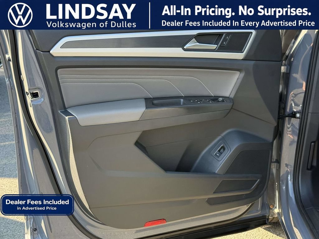 Used 2023 Volkswagen Atlas Cross Sport SEL R-Line AWD/4WD image 9