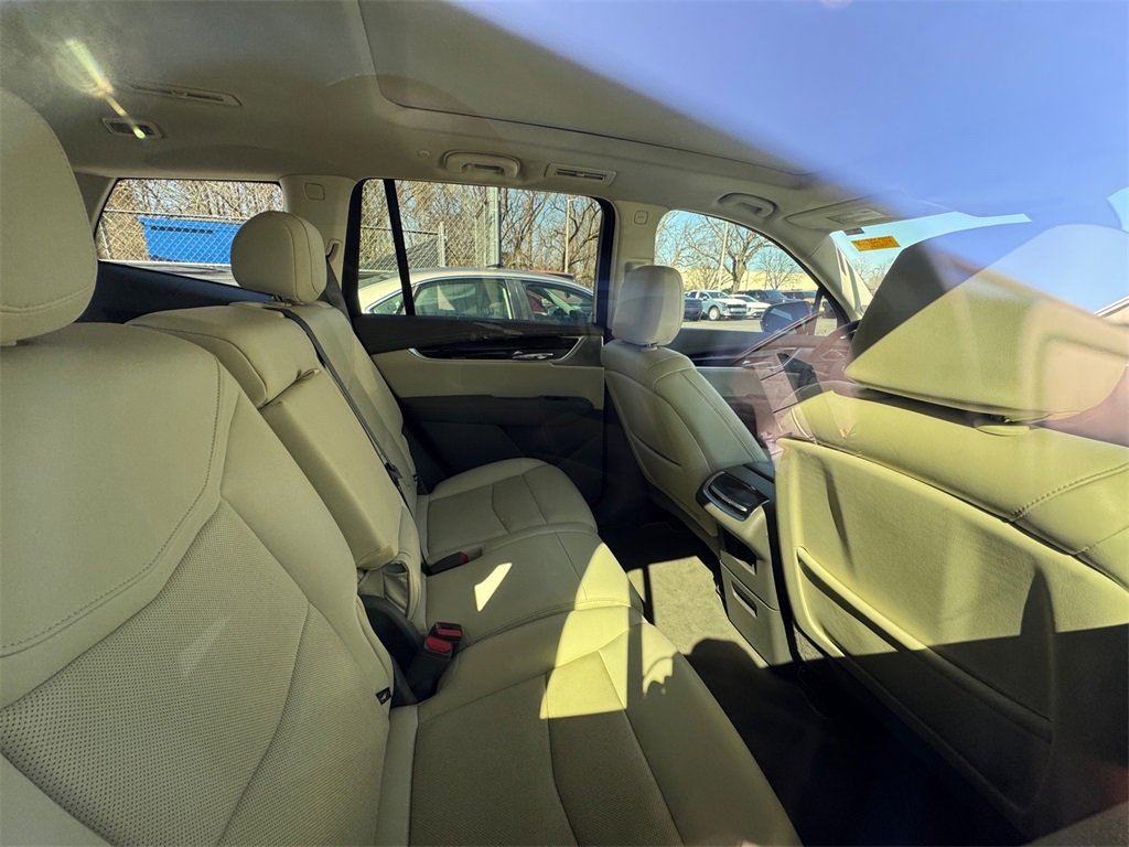 Used 2023 Cadillac XT6 Premium Luxury image 4