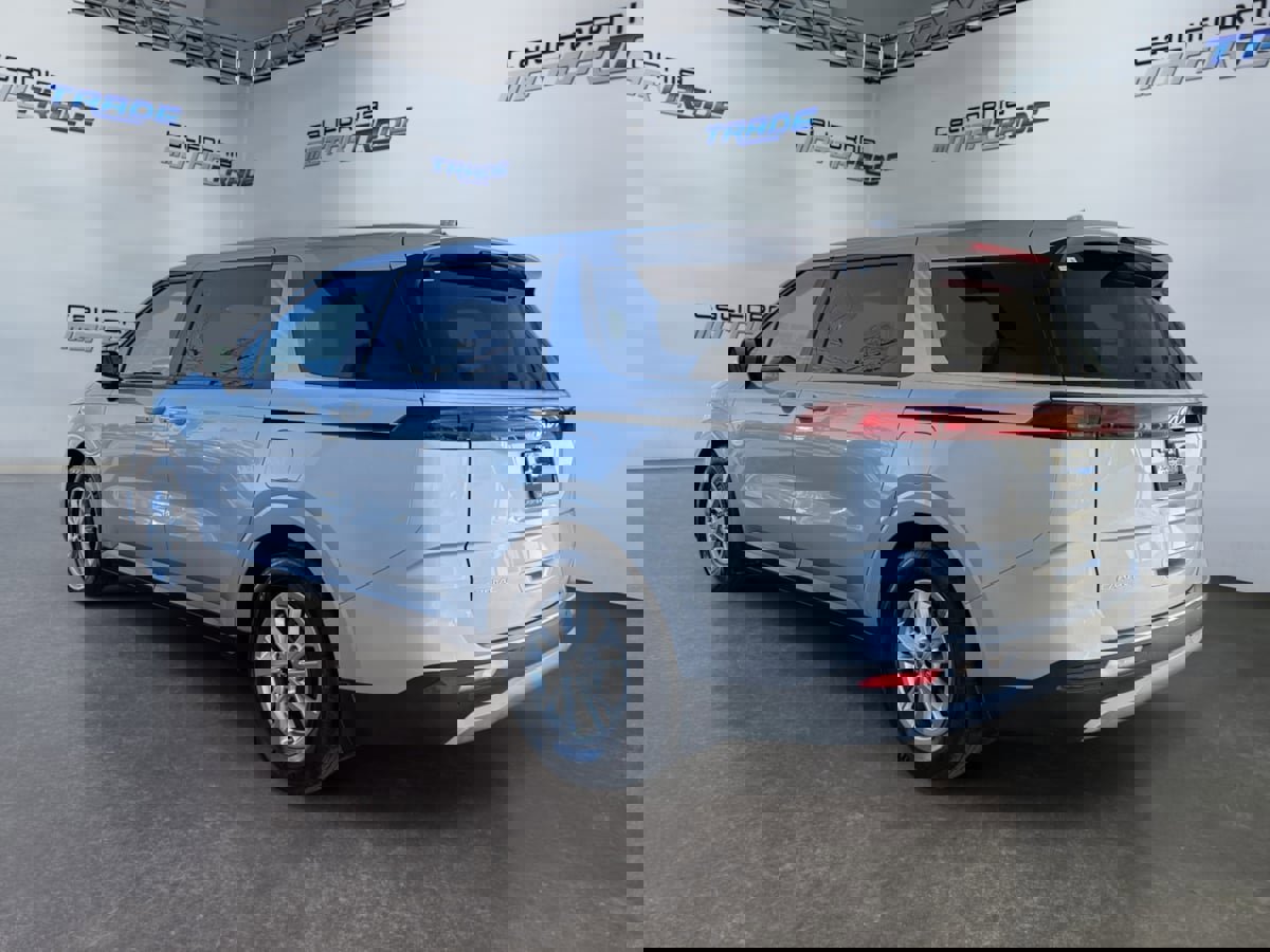 Used 2023 Kia Carnival LX image 7