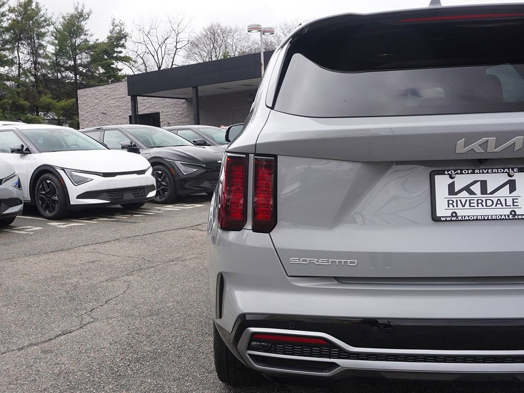 Used 2023 Kia Sorento EX image 18