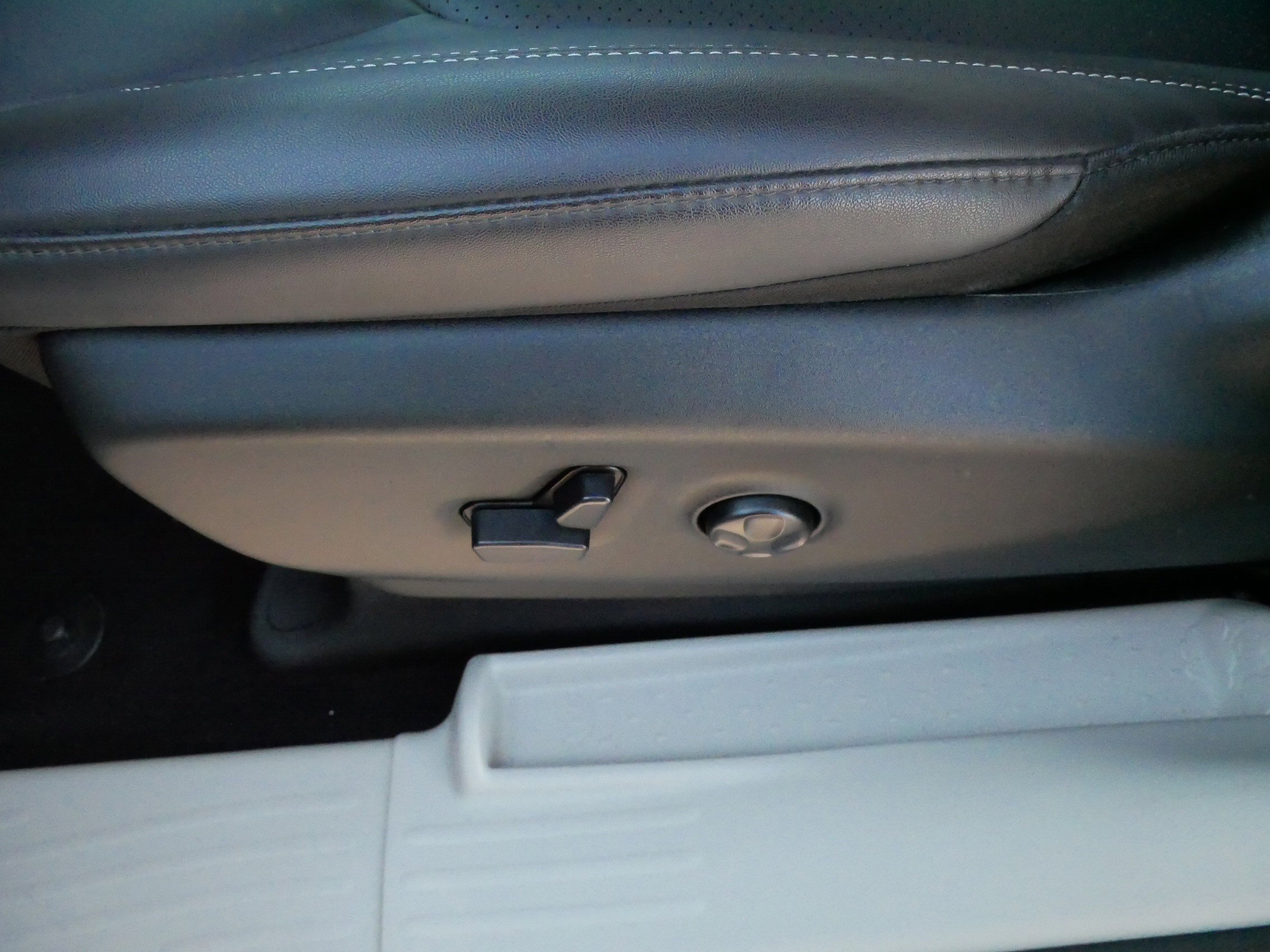 Used 2024 Chrysler Pacifica Touring-L FWD image 20