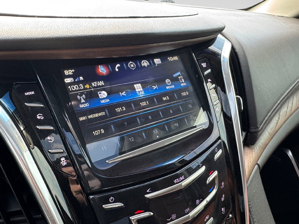 Used 2019 Cadillac Escalade Premium Luxury AWD/4WD image 26