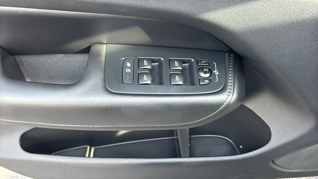 Certified 2025 Volvo XC60 B5 Plus AWD/4WD image 12