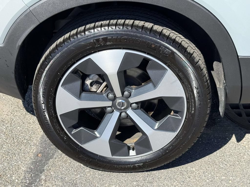 Certified 2026 Volvo XC40 B5 Plus w/ Protection Package Premier AWD/4WD image 7
