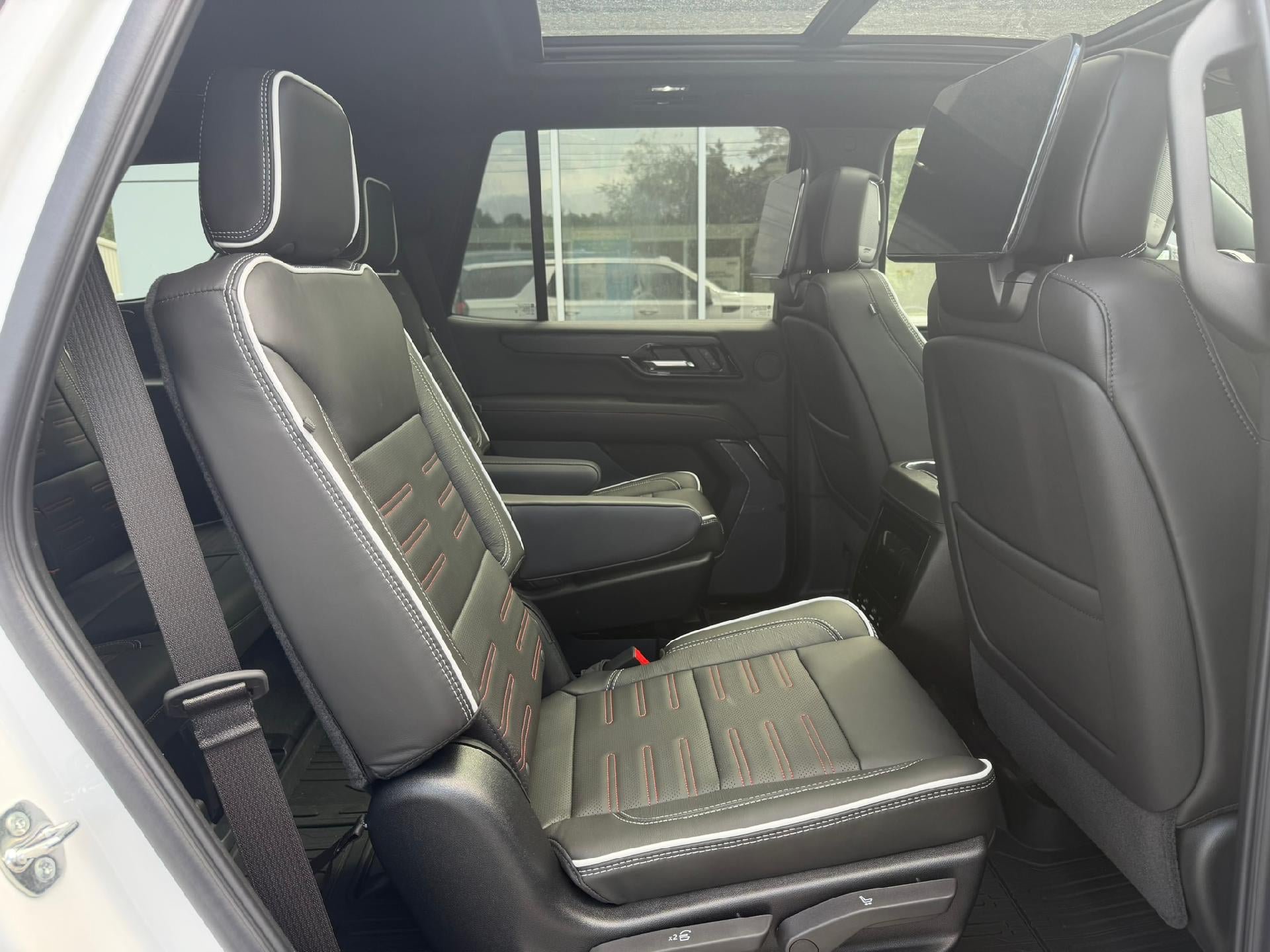 New 2026 GMC Yukon AT4 Ultimate w/ LPO, Floor Liner Package AWD/4WD image 43