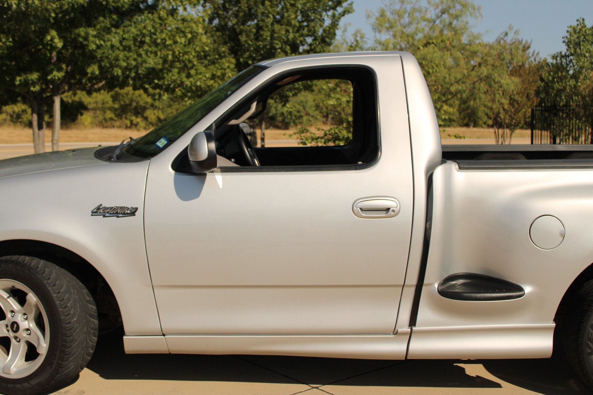 Used 2000 Ford F150 Lightning RWD image 28
