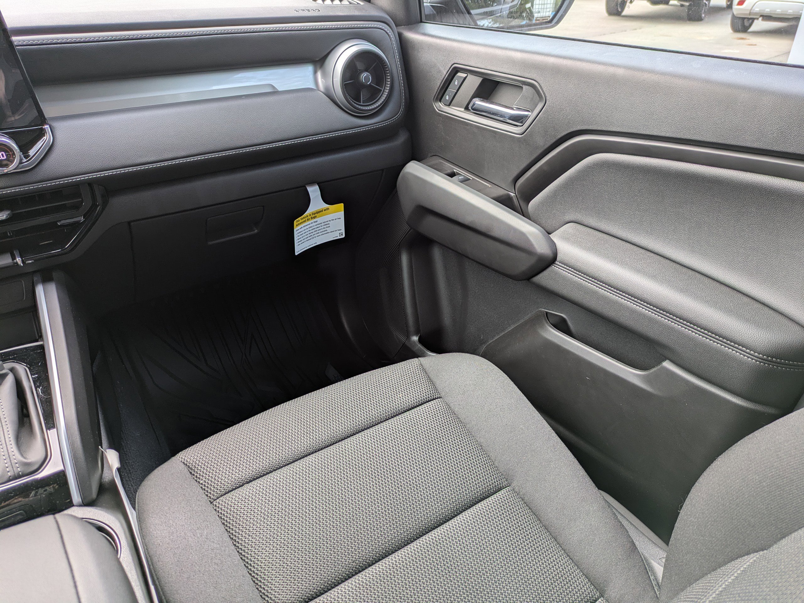 Used 2024 Chevrolet Colorado LT w/ LT Convenience Package II image 10