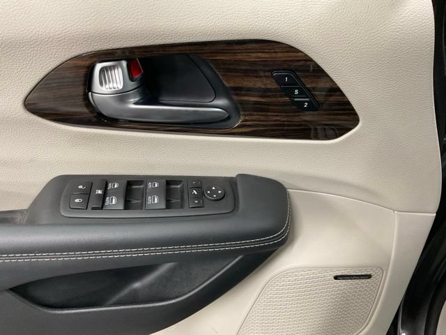 Used 2023 Chrysler Pacifica Limited w/ Uconnect Theater Family Group AWD/4WD image 33