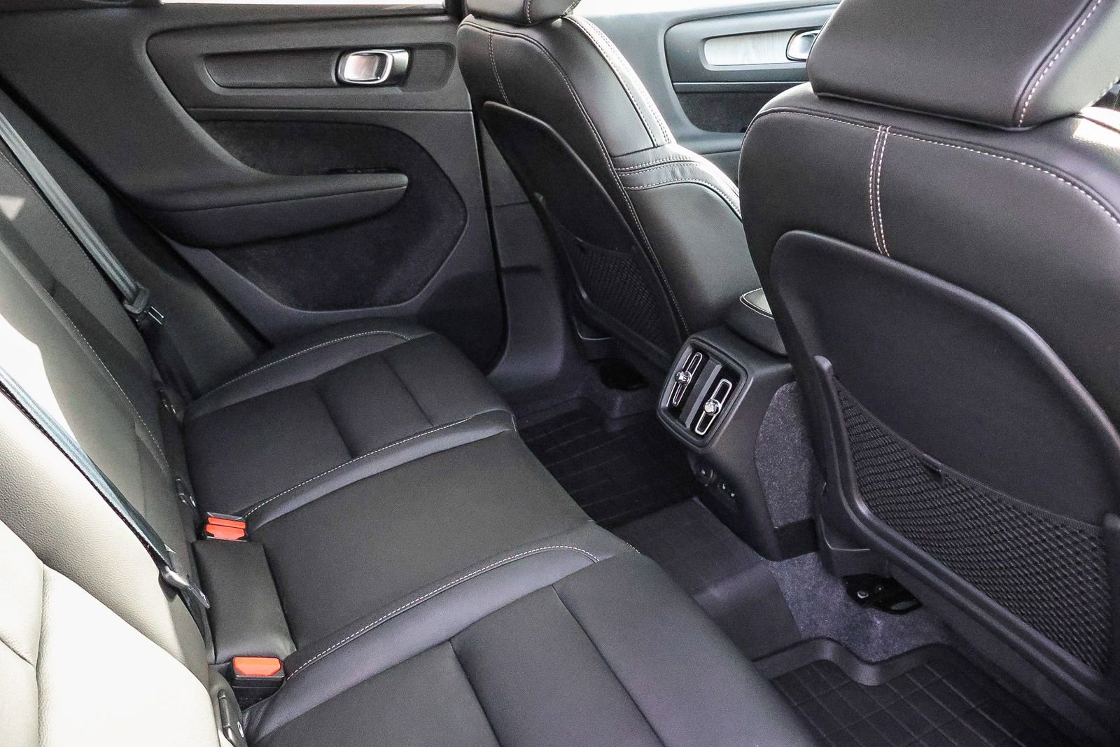 New 2026 Volvo XC40 B5 Plus w/ Climate Package image 20