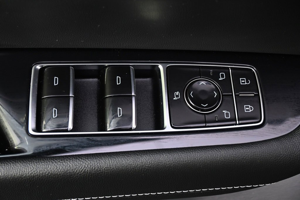 New 2026 Cadillac Vistiq Sport w/ LPO, Floor Liner Package image 24