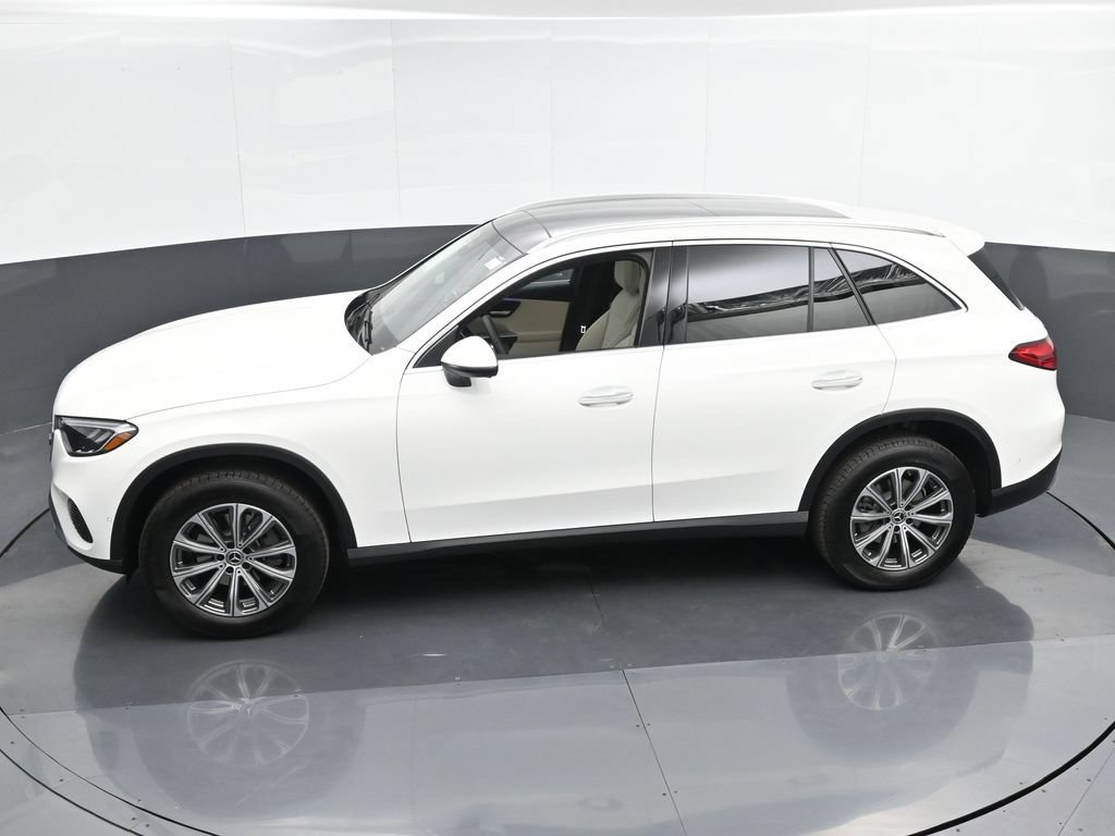 Used 2025 Mercedes-Benz GLC 300 4MATIC image 41