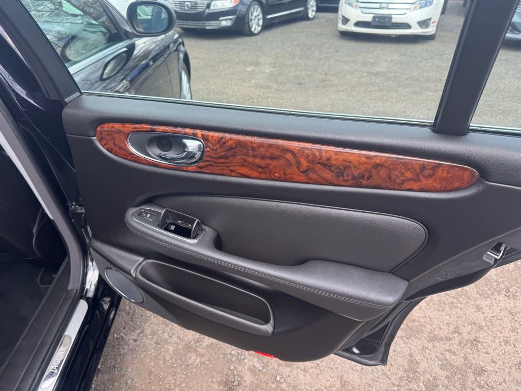 Used 2006 Jaguar XJ8 image 24