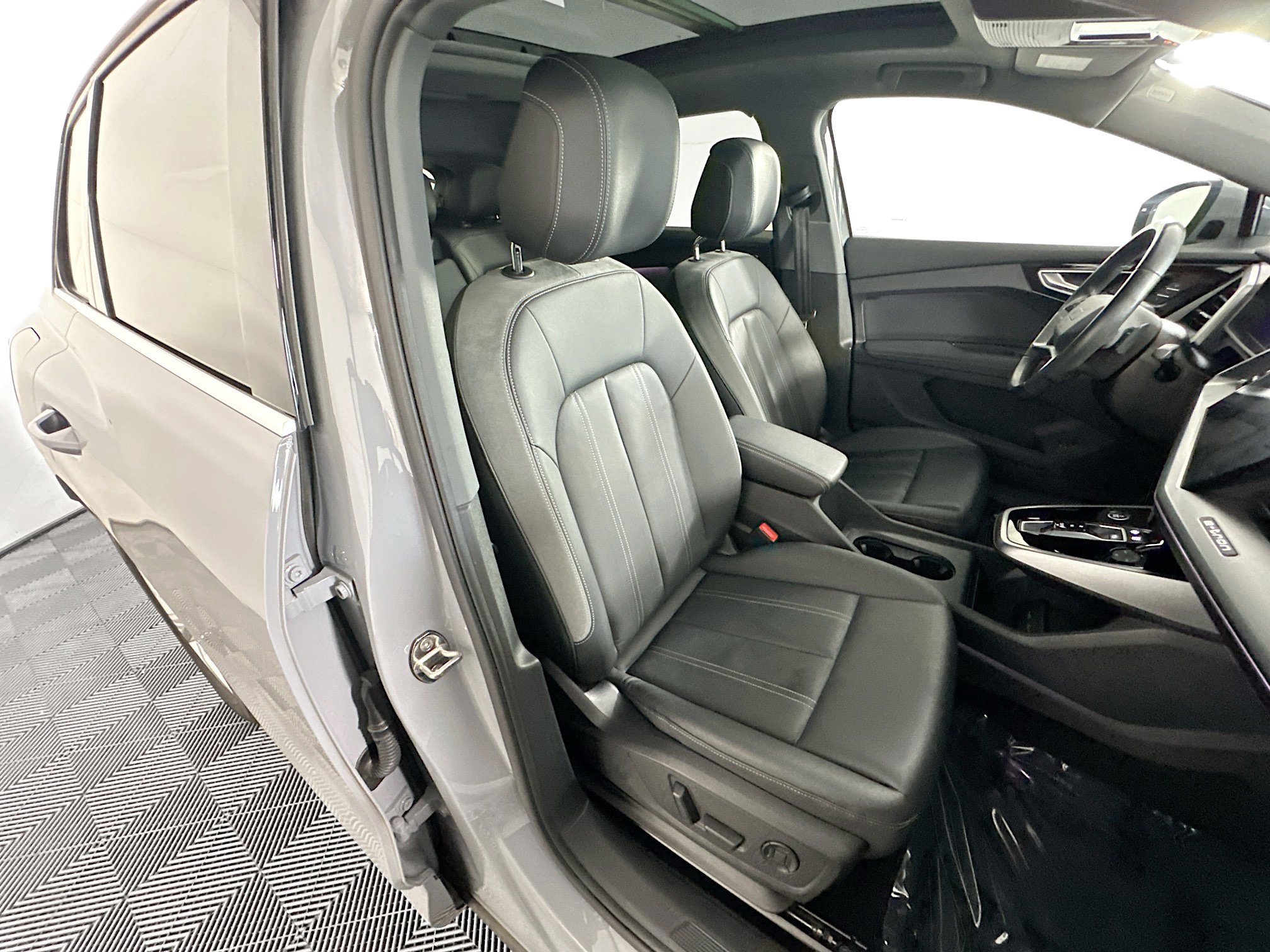 Used 2022 Audi Q4 e-tron Premium Plus AWD/4WD image 28