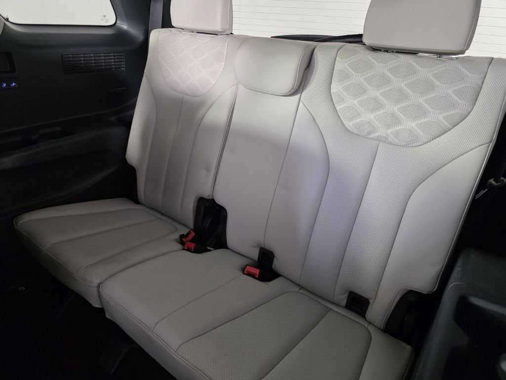 Used 2022 Hyundai Palisade Limited image 17