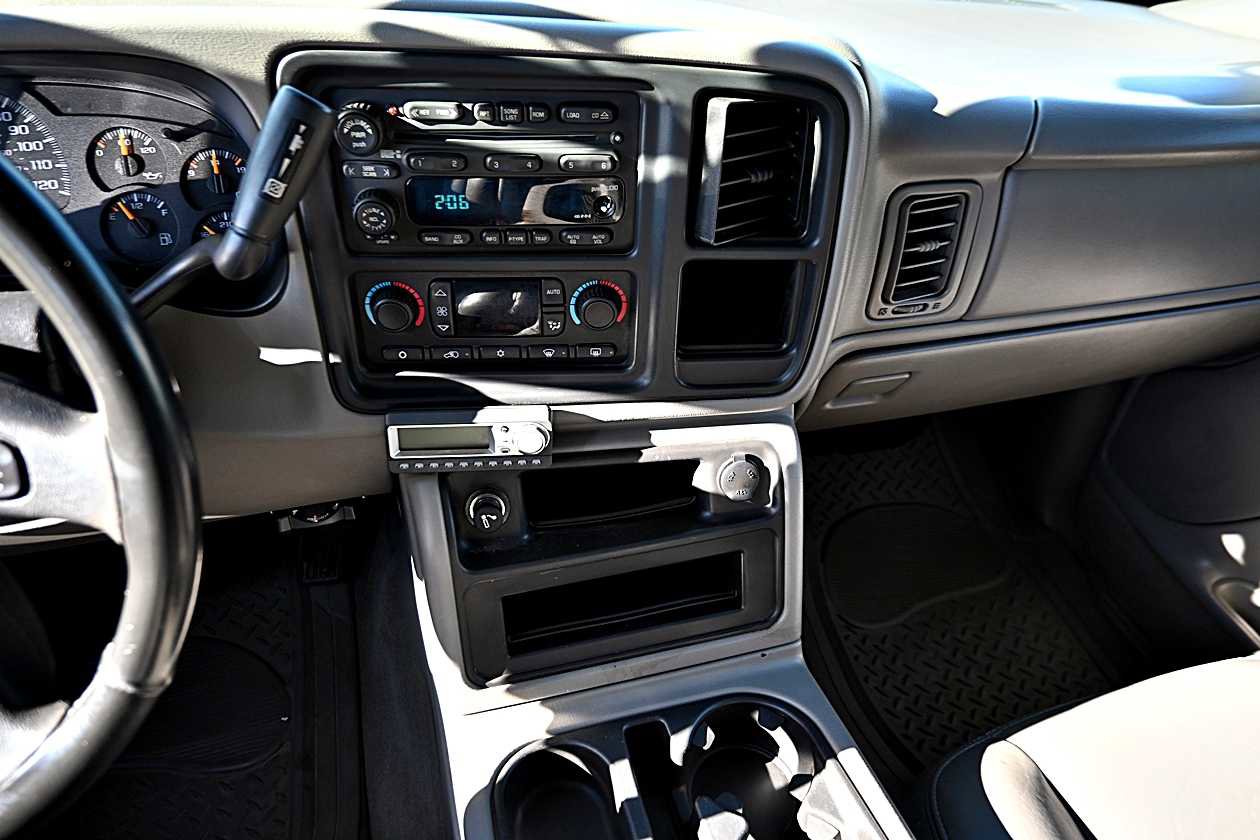 Used 2004 Chevrolet Silverado 2500 LT w/ Skid Plate Package image 15