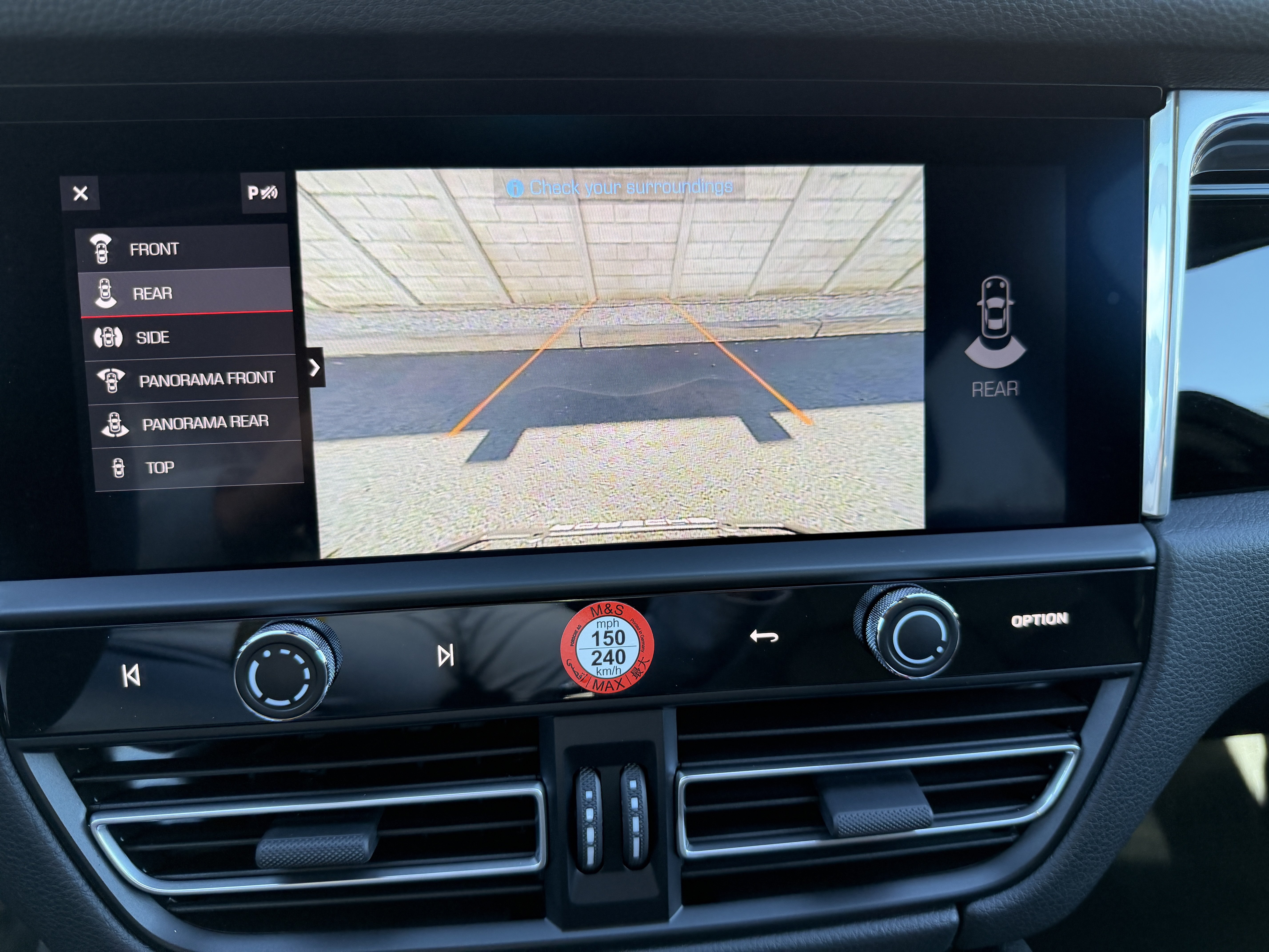 Certified 2025 Porsche Macan AWD/4WD image 25