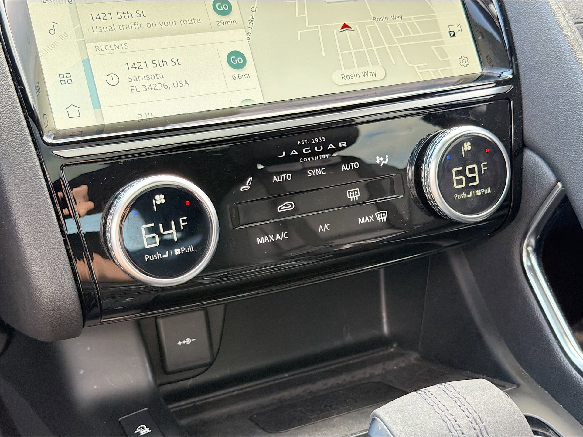 Used 2022 Jaguar E-PACE SE image 32